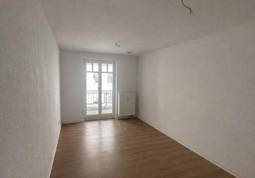 Wohnzimmer Blick zum Balkon