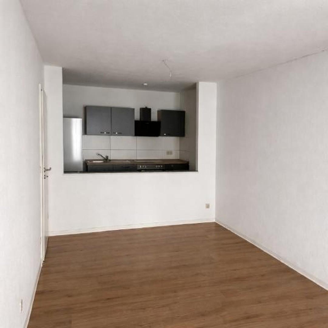 Blick Wohnzimmer zur Küche