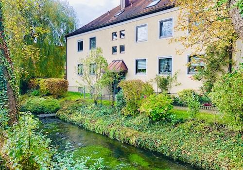 Blick auf Eingang & Pollnbach