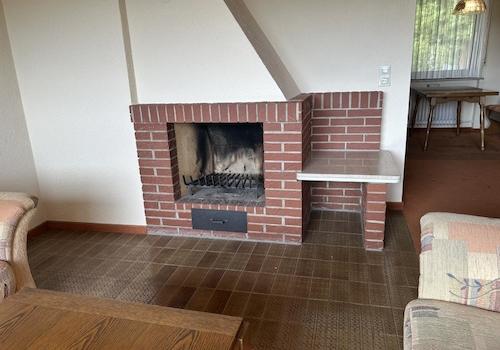 Offener Kamin im Wohnzimmer