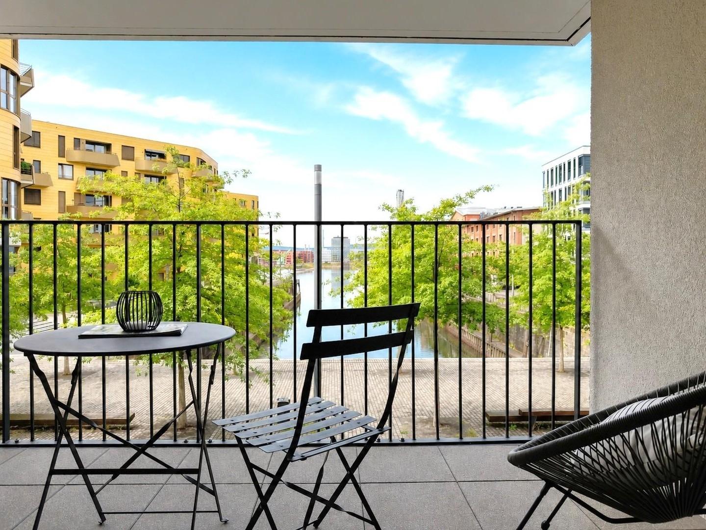 Balkon mit Blick auf das Hafen