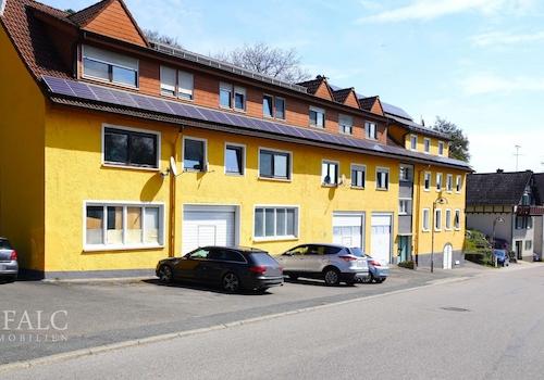 Stellplätze außen und in den Garagen