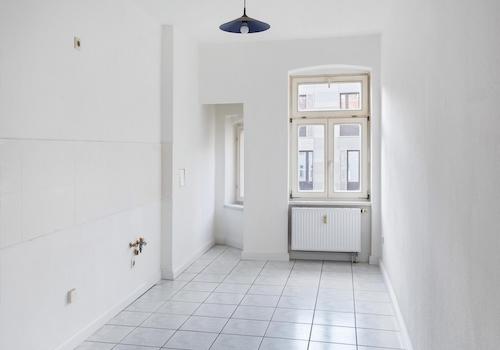 Helle Küche mit Tagesfenster