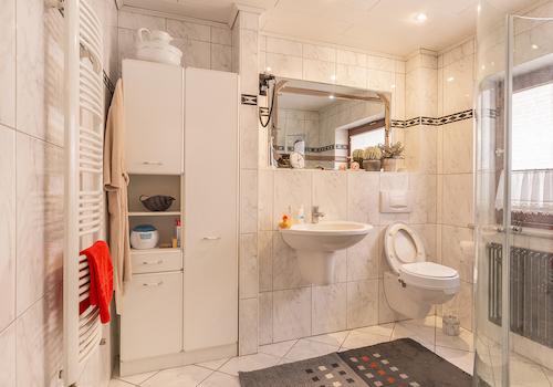 Badezimmer EG