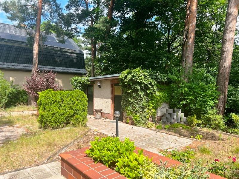 Grundstück mit Gartenhaus