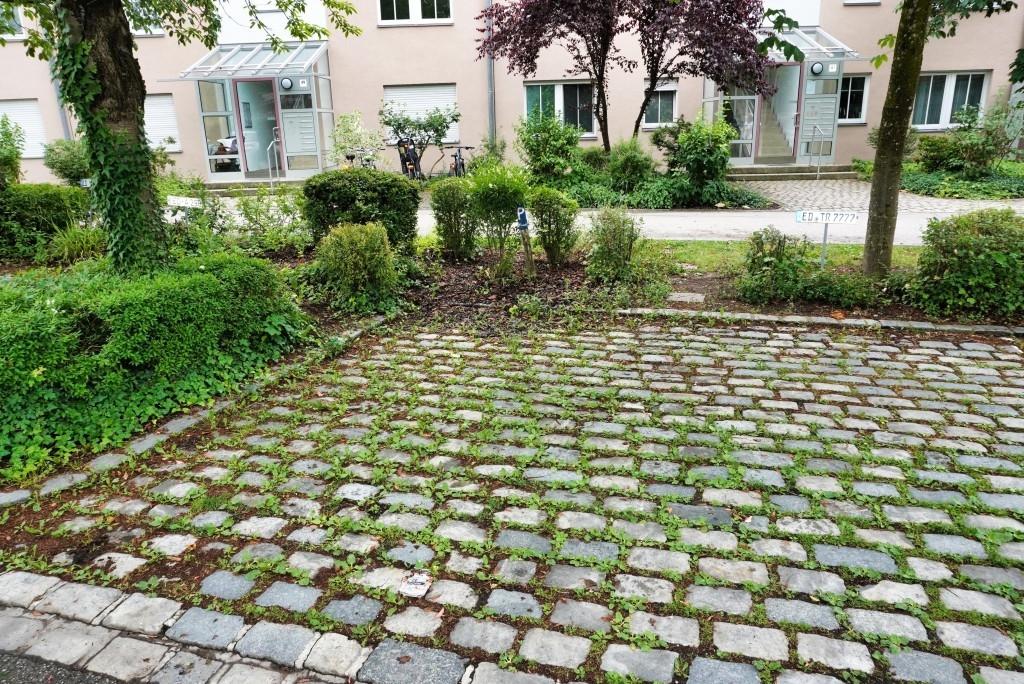 und Kfz Stellplatz