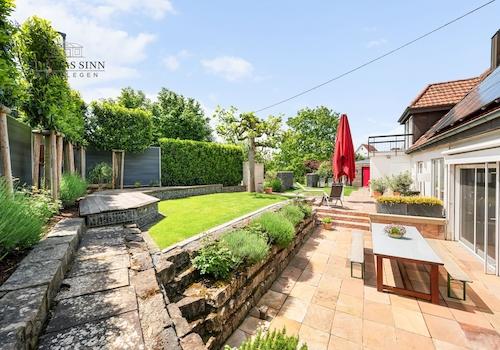 Gartenanlage mit Freisitz
