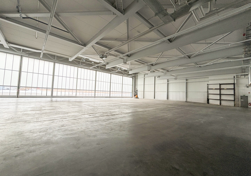Hangar leeres Bild 2