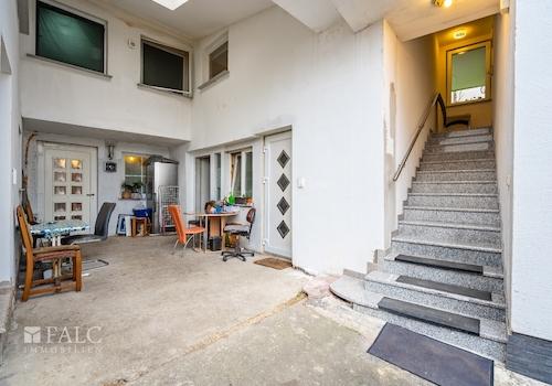Zugang Whg-5 und Treppe zu Whg-3+4