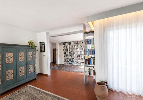 Wohn- Eßbereich - Bibliothek