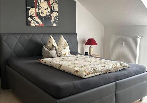 Schlafzimmer 1