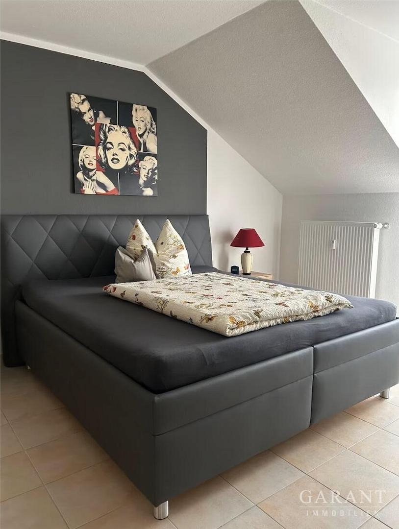 Schlafzimmer 1