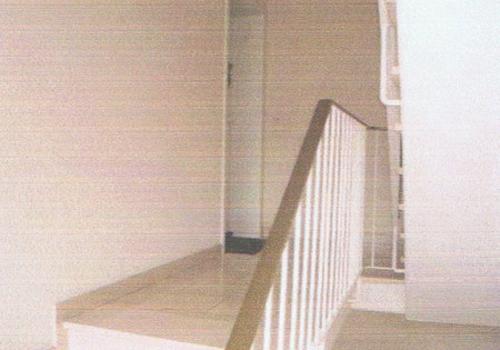 5. Eine Wohnungstür