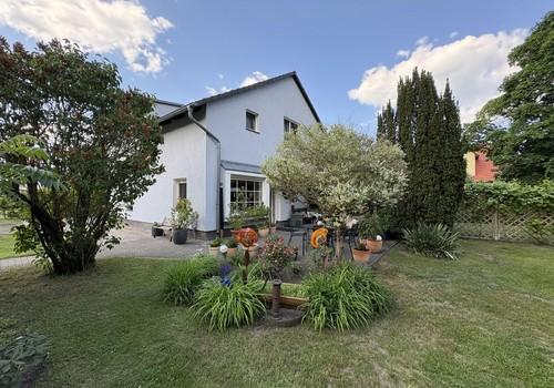 Hausansicht vom Garten aus