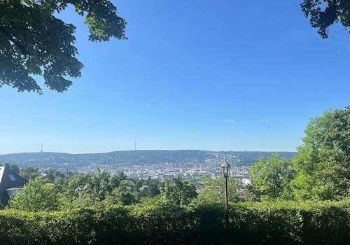 Blick auf Stuttgart vom Park