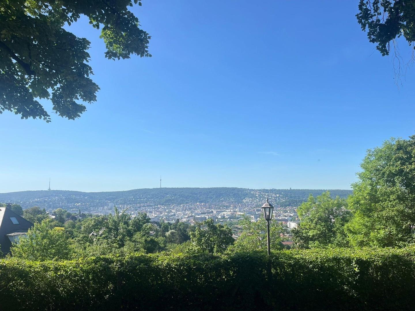 Blick auf Stuttgart vom Park