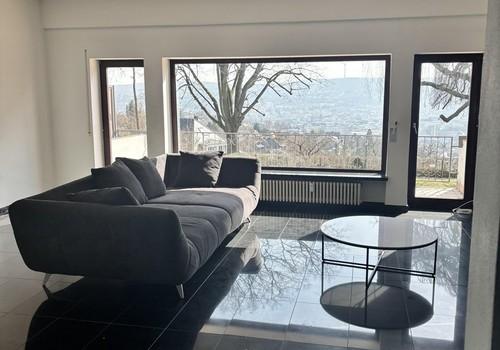Wohnzimmer mit Stadtblick OG