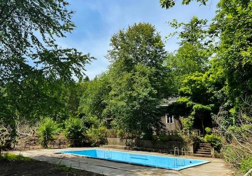 Gästehaus mit Pool
