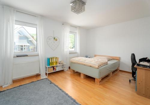 Kinderzimmer/Büro 2