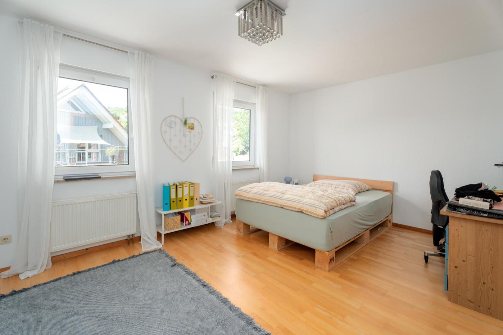 Kinderzimmer/Büro 2