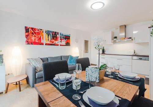 Living room & kitchen