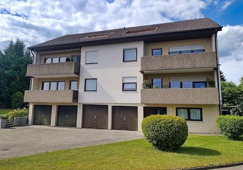 Hausansicht des 6-Fam- Haus