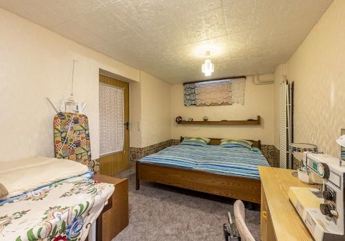 UG Zimmer Durchgang
