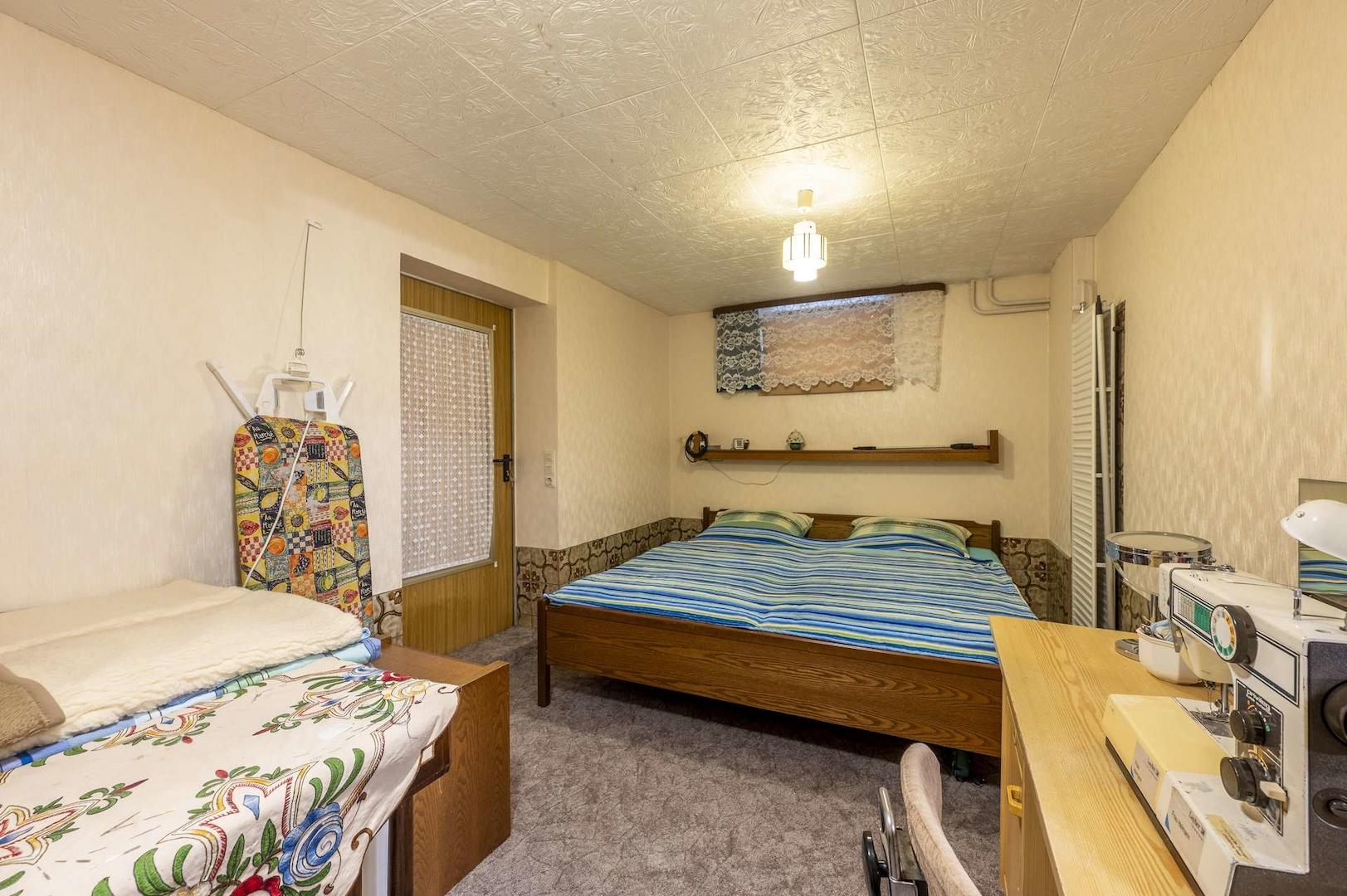 UG Zimmer Durchgang