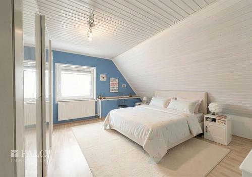 Schlafenzimmer 1 DG - (KI generiert)