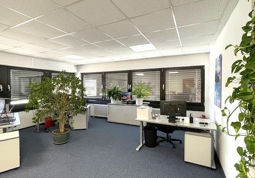 Großes Büro