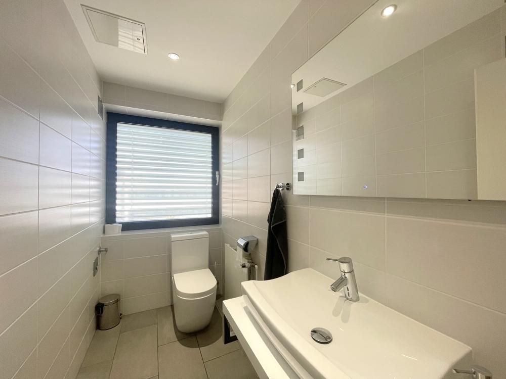 Modernisiertes Mitarbeiter WC