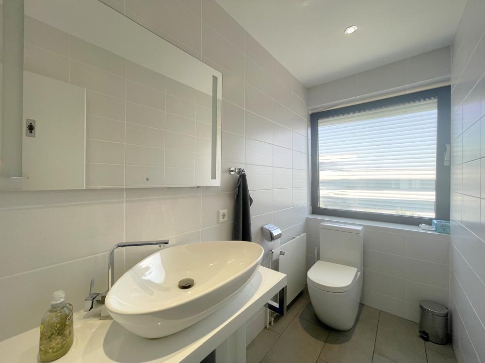 Modernisiertes Mitarbeiter WC