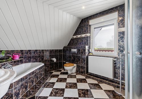 Badezimmer DG