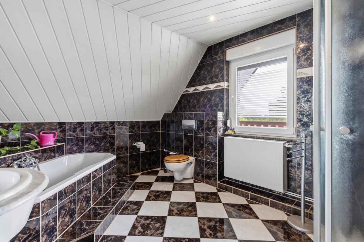 Badezimmer DG