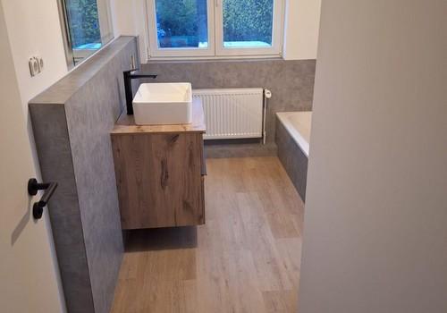 Modernes Badezimmer