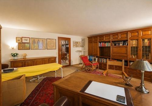 Büro KG