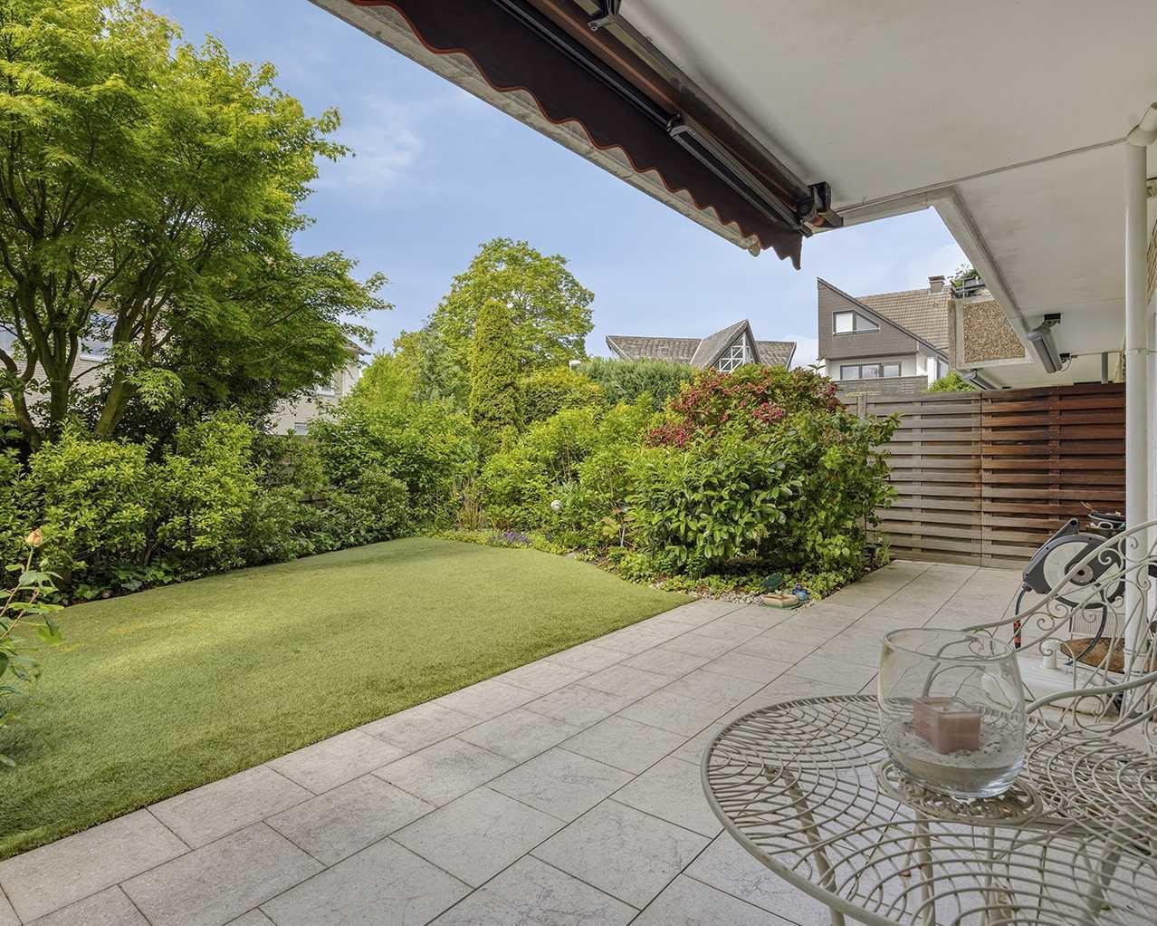 Terrasse  und  Garten