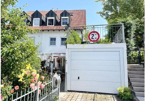Haus mit Vorgarten