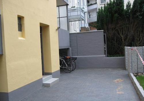 neu gestalteter Hof