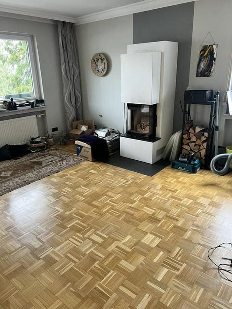 Wohnzimmer mit Kamin
