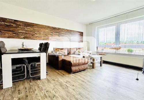 Wohn / Esszimmer / Zugang Balkon