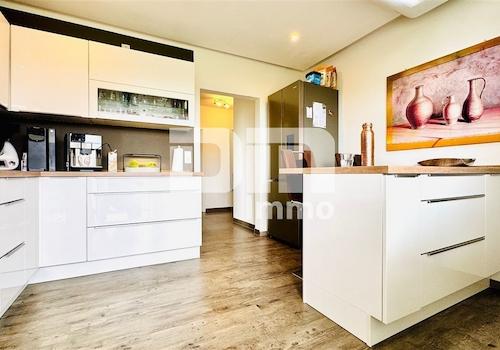 Küche / Hochwertige EBK / Zugang Balkon