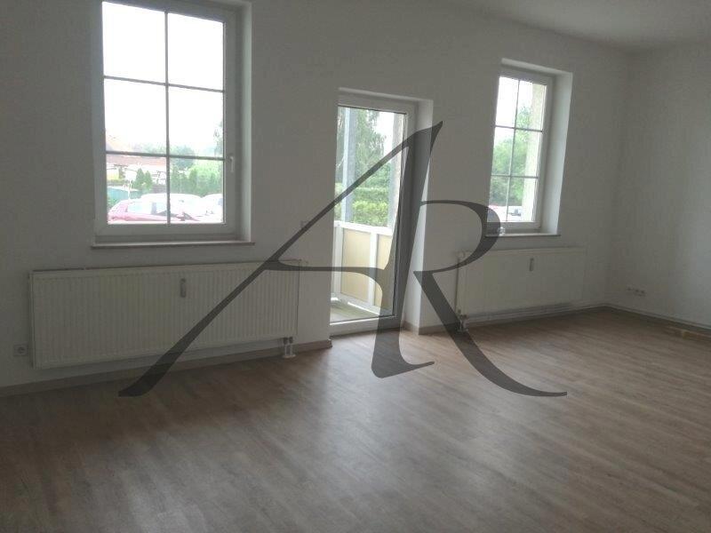 Wohnzimmer mit Balkon