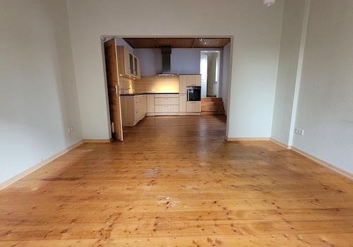 Blick vom Eßzimmer zur Küche