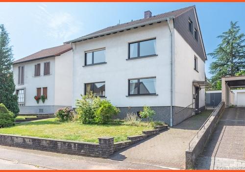 Zwei- bis Dreifamlienhaus in bevorzugter Wohnlage