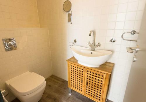 Gäste WC mit Dusche 