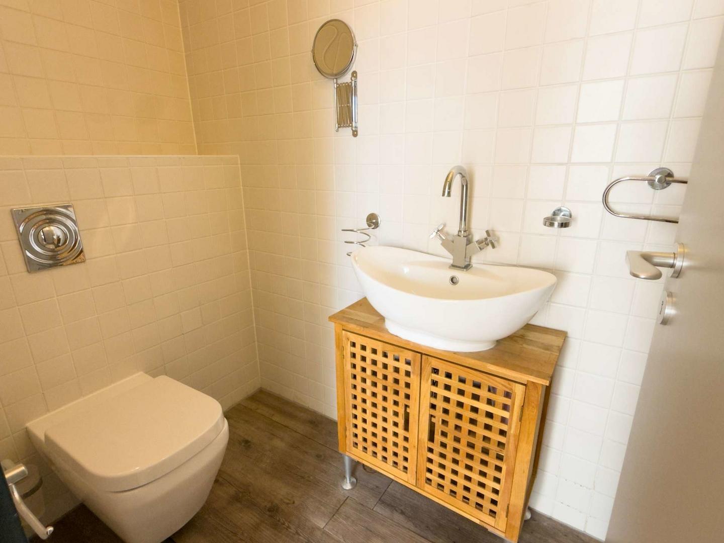 Gäste WC mit Dusche 