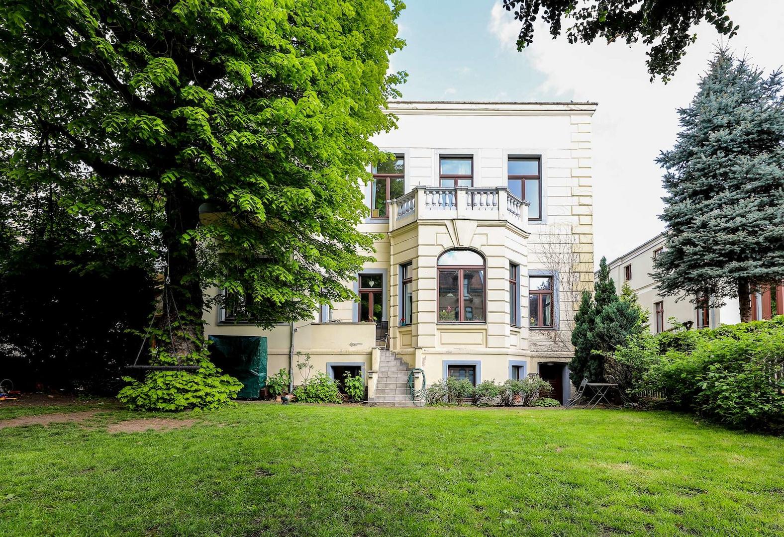 Blick auf das Vorderhaus