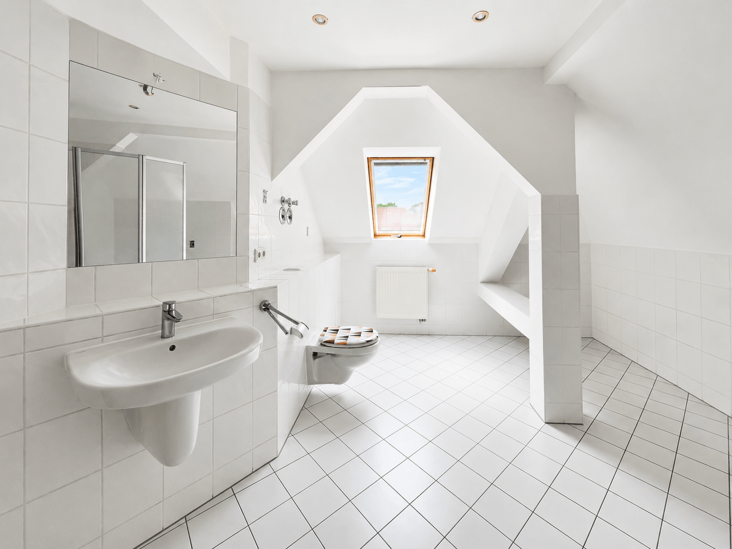 Großes Badezimmer