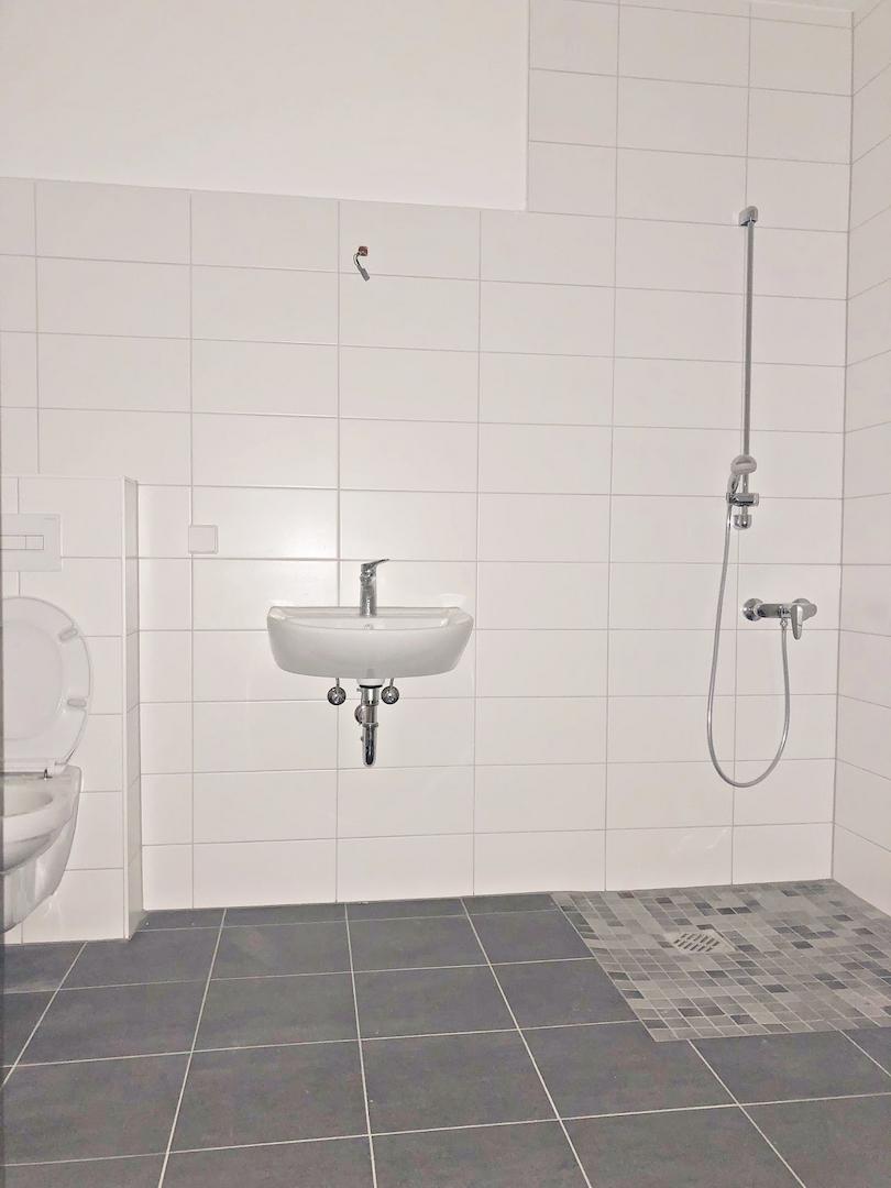Bad mit ebenerdiger Dusche